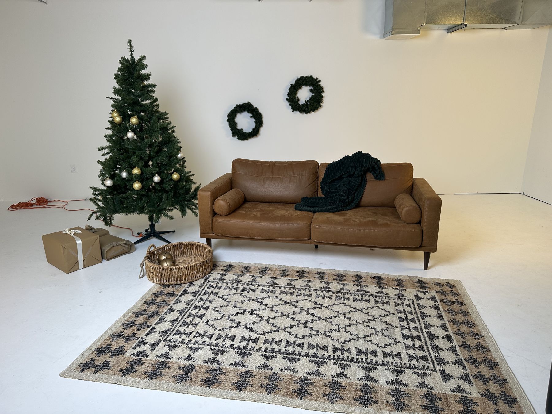 Holiday living-room set with leather sofa